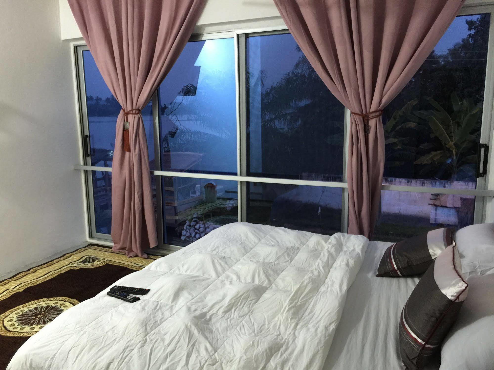Volta Hotel Akosombo Buitenkant foto