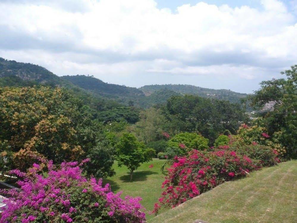 Volta Hotel Akosombo Buitenkant foto